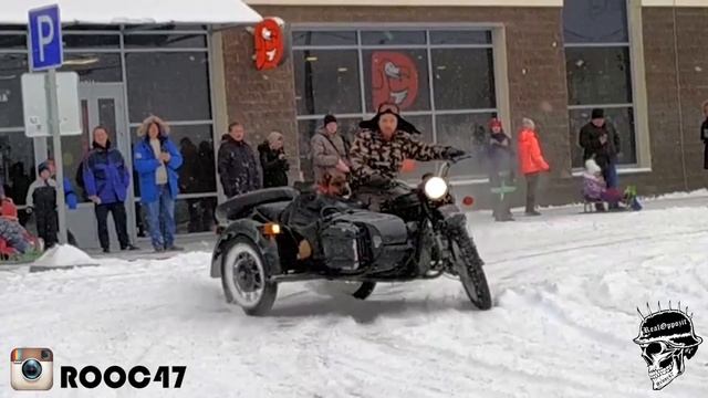 Новогодняя ярмарка, дрифт, катаем детей на мотоцикле Урал Днепр смотреть онлайн