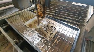 Художественная резка плазмой на воде