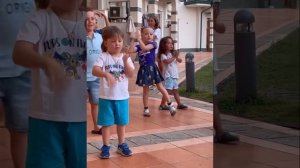 Лера Кудрявцева с дочкой в Болгарии отдыхает без мужа, с подругами.