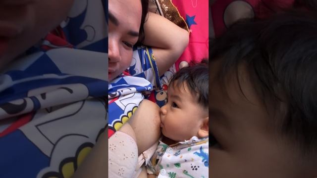 Breastfeeding My Baby In The Bed #breastfeedingjourney #breastfeeding #motherhood