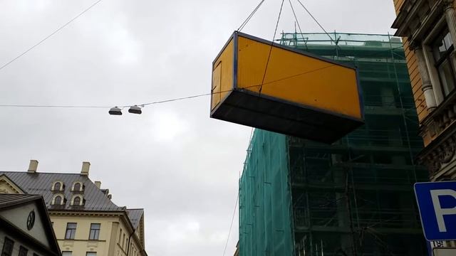 Над селом фигня летала, серебристого металла. смотреть онлайн