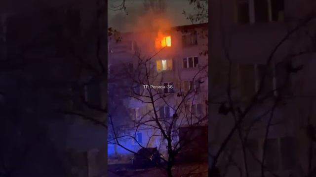 По улице Старых Большевиков потушили пожар в одной из многоэтажек. 🔥