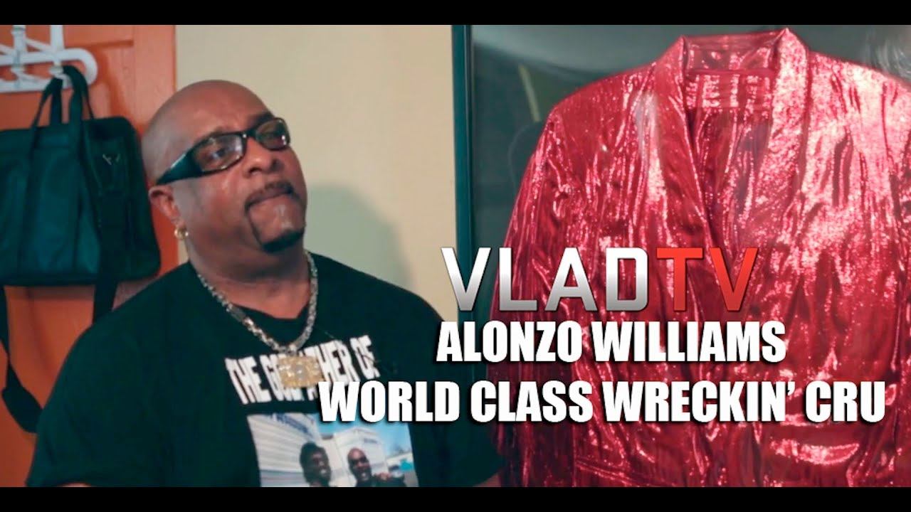 Alonzo Williams Explains Dr. Dre's Shiny Suit from Early Career смотреть онлайн