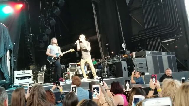 Brett Young.."In case you didn't know" 9/8/17 смотреть онлайн