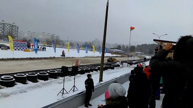 2017.02.26 Зимние трековые гонки "Горячий лед". Запорожцу в конце снесли движок смотреть онлайн
