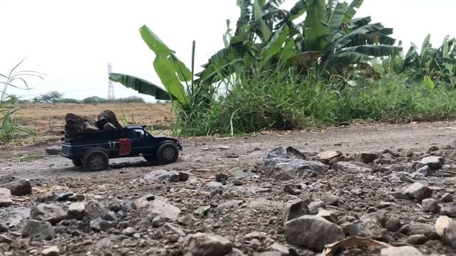 WPL C24 was tortured by a load of stones until it broke part8 смотреть онлайн