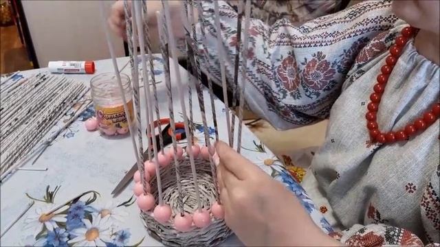 Корзинка из газетных трубочек