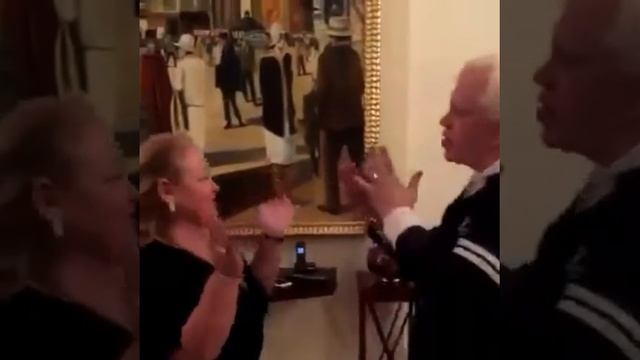 Боря Моисеев зажигает и танцует с женщиной
