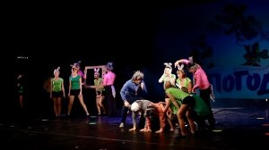 Танцевальный номер "Ну, погоди!"