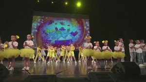 "Пусть всегда будет солнце".
Детский Ансамбль "Зелёные Фуражки".