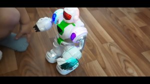 Робот на батарейках.