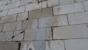 Правильное нанесение проникающей грунтовки Бергауф на газобетон перед приклейкой утеплителя ППС16ф