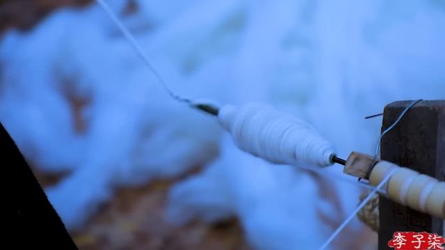 （羊羔毛斗篷)Weave a lamb wool cape for the freezing winter 蓬松柔软的羊羔毛，织一件斗篷便不怕寒冬的风雪 | Liziqi Channel смотреть онлайн