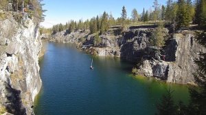 Прыжок с тарзанки в Рускеальском мраморном  каньоне