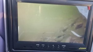 Опустил в воду камеру!