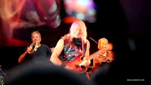 Deep Purple - Smoke on the Water (Live in Kiev, 6.06.2018) смотреть онлайн