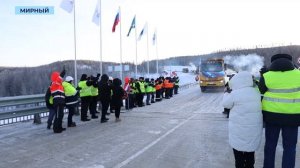 Торжественный парад грузовых машин открыл проезд по мосту через Чуоналыр