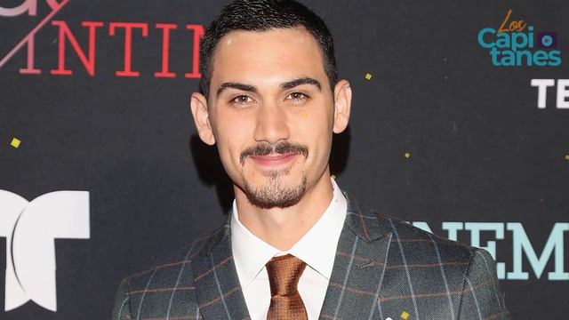 Alex Speitzer posa para revista mexicana enfundado en un vestido смотреть онлайн