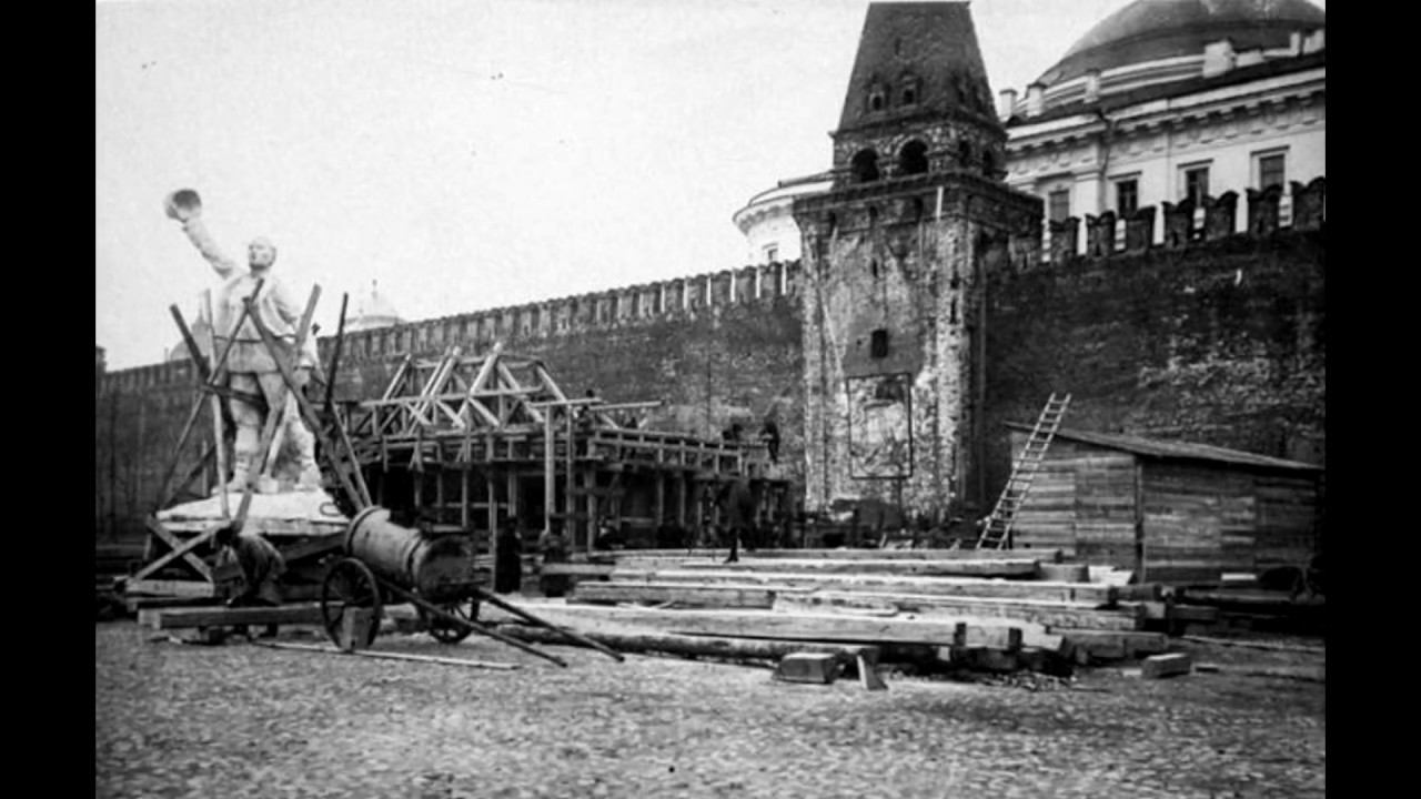 Культ личности или массовое управление сознанием