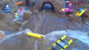 ЛЕГО ПЕСОЧНЫЙ ГОРОД СМЫВАЕТ ВОДОЙ