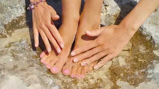 5 Sneaky Places You Need to Apply Sunscreen смотреть онлайн