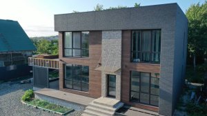 Завершили строительство современного дома в городе Артем, Приморский край.