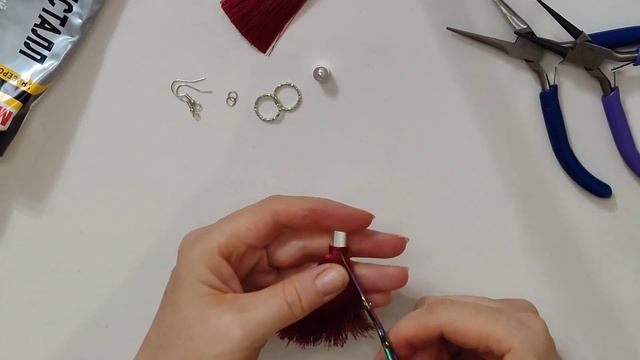 Как легко и быстро сделать серьги кисточки смотреть онлайн