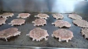 푸짐함 끝판왕! 역대급 토핑으로 하루 500개씩 팔리는 미친 퀄리티 미국식 수제버거  New York style cheeseburger  korean street food