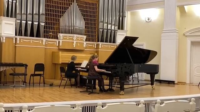 Ермакова Полина и Попова Евгения Валентиновна. Учитель-ученик. Й. Гайдн. Концерт №1. смотреть онлайн