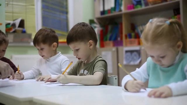 Чуткий внимательный аккуратный маленький гигантский