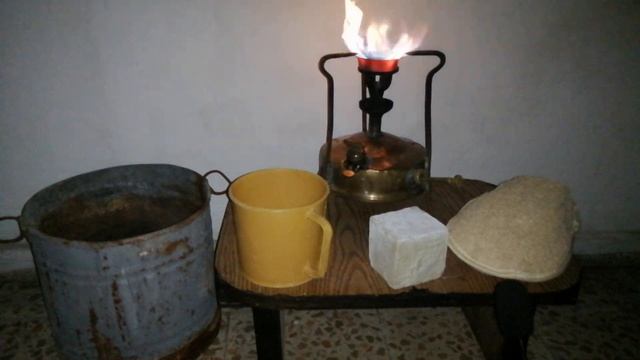 صوت بابور الكاز مع أدوات الإستحمام القديمة - ليفة وصابونة نابلسية وتنكة (ذكريات الزمن الجميل). смотреть онлайн