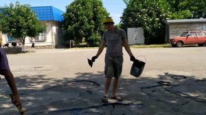 У нас кладут асфальт местами и не много