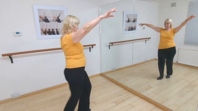Egyptian Walk variations Bellydance Combination. Full run through to Amr Diab!