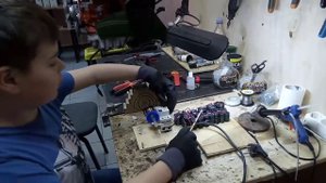 Гаусс Пушка (электромагнитный ускоритель масс).