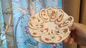 Вкусный рулет из моцареллы)