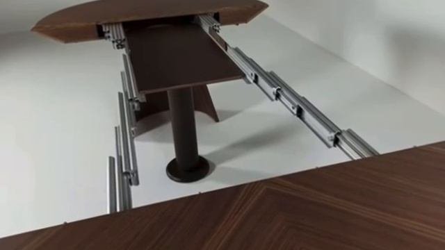 Эксклюзивный стол для гостинной