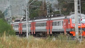 Электропоезда ЭД9Э-0055 сообщением Кисловодск—Мин. Воды ЭС1-002 "Ласточка"  Мин. Воды—Кисловодск