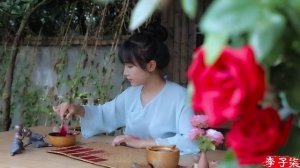 make natural lipstick with flowers 用鲜花给自己做了套胭脂，原来古代的胭脂眉黛膏是这样做出来的丨Liziqi Channel