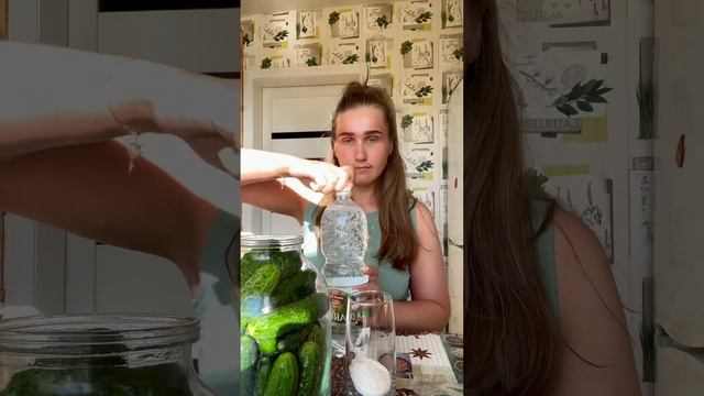 Самые вкусные Малосольные огурчики на минералке 🥰🥰🥰 смотреть онлайн