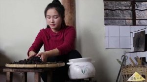 后山这颗桑葚熟了，一棵树摘了满满一篮子，泡罐酒再做了些桑果酱【滇西小哥】