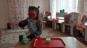 Химическая реакция соды и лимонной кислоты .