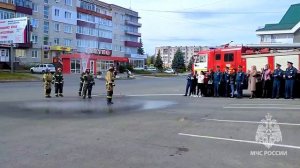ТРОГАЕТ ДО СЛЕЗ : ПРОВОДЫ ПОЖАРНОГО НА ПЕНСИЮ