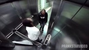 обосрался в лифте 2017