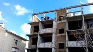 В Севастополе неизвестные сносят высотку