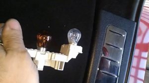 Mercedes-Benz  B170 замена задней стоп лампы - - Mercedes-Benz B170 rear brake lamp replacement