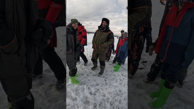 Уже традиционный выезд 2 Января на рыбалку всей дружной командой Главного рыболовного! смотреть онлайн