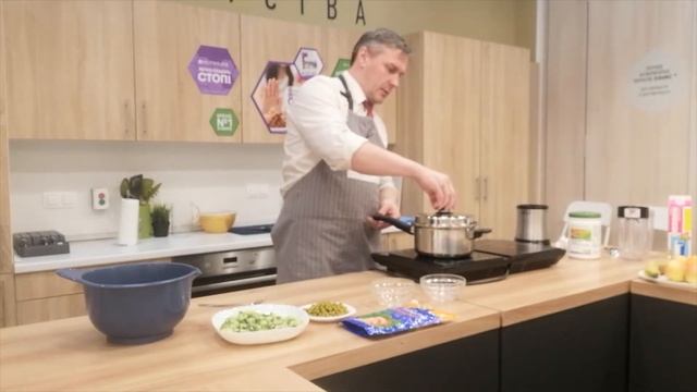Салат Оливье с курицей на посуде icook Метод VITALOK™