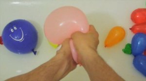 Развивающее видео Для детей Учим цвета Лопаем воздушные Шарики с водой Поем песенку На русском