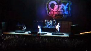 Ozzy Osbourne live at Moscow. "Paranoid"