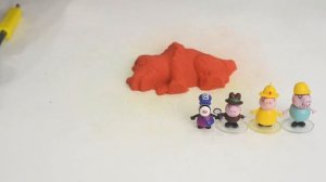 Learning professions with Peppa pig heroes. Surprises in the kinetic sand!